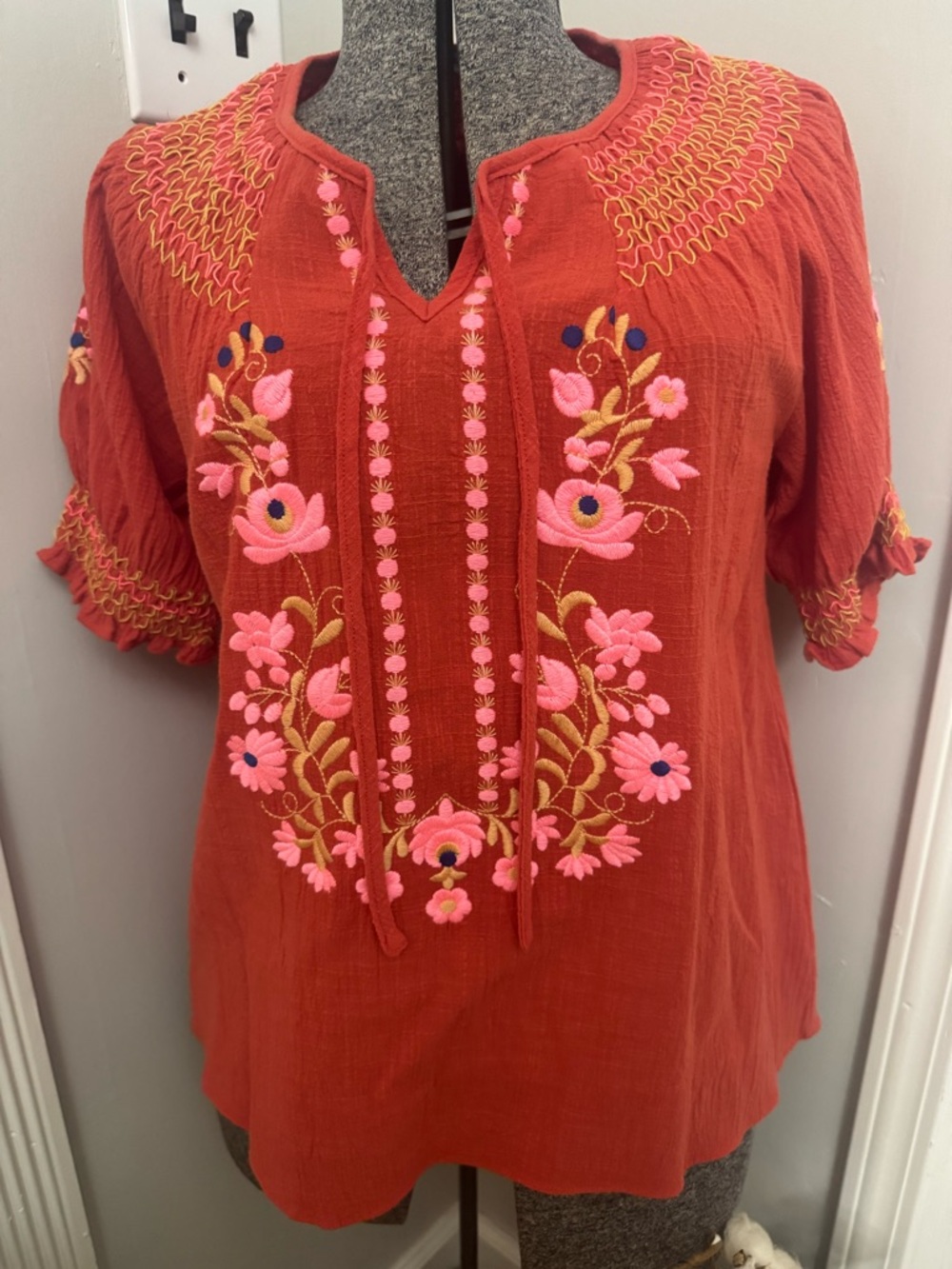 Women’s See And Be Seen Embroidered Floral and Orange Blouse Small NWT
